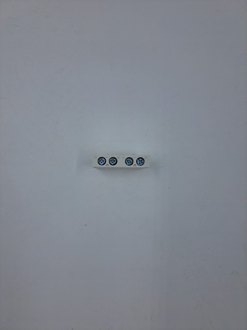 Дополнительный контакт YCP5-AE11 1НО+<wbr>1НЗ (спереди)