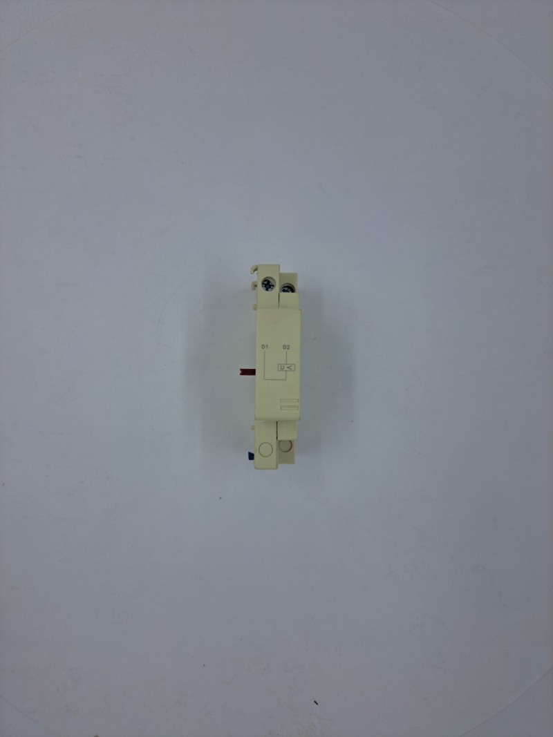 Расцепитель минимального напряжения YCP5-AU225 (справа)