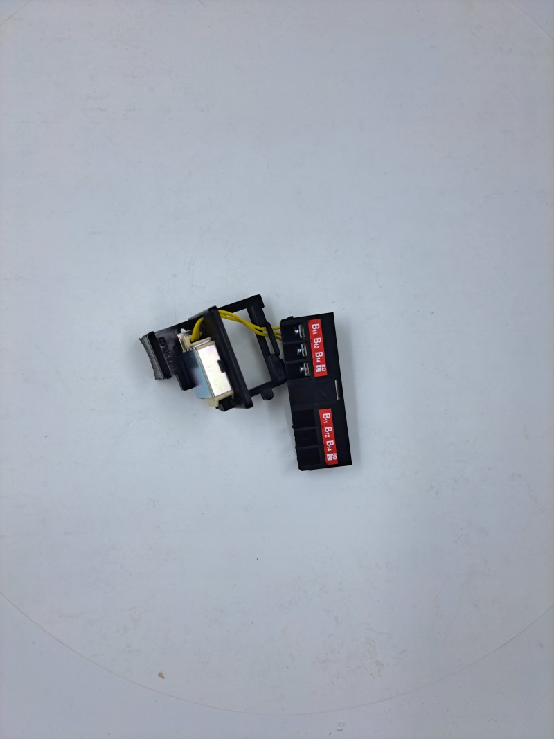 Аварийный контакт YCM1 630