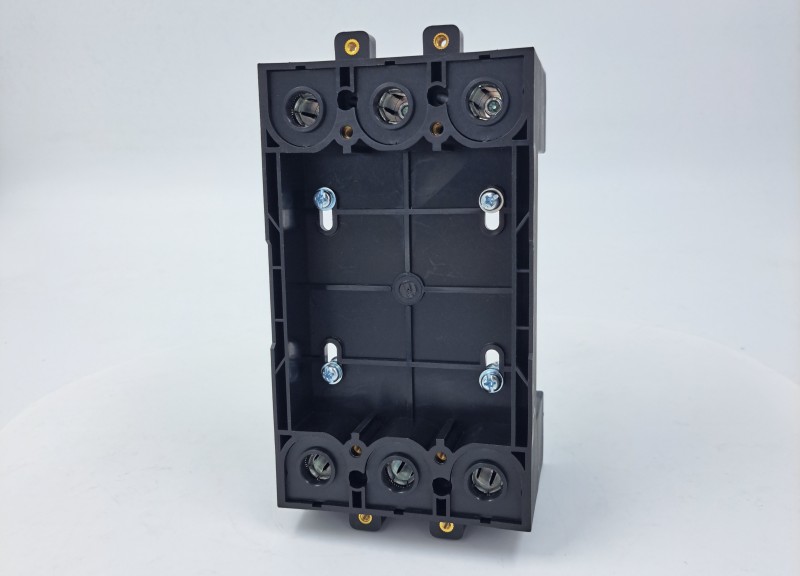 Втычное основание YCM8 250 3P с задними выводами