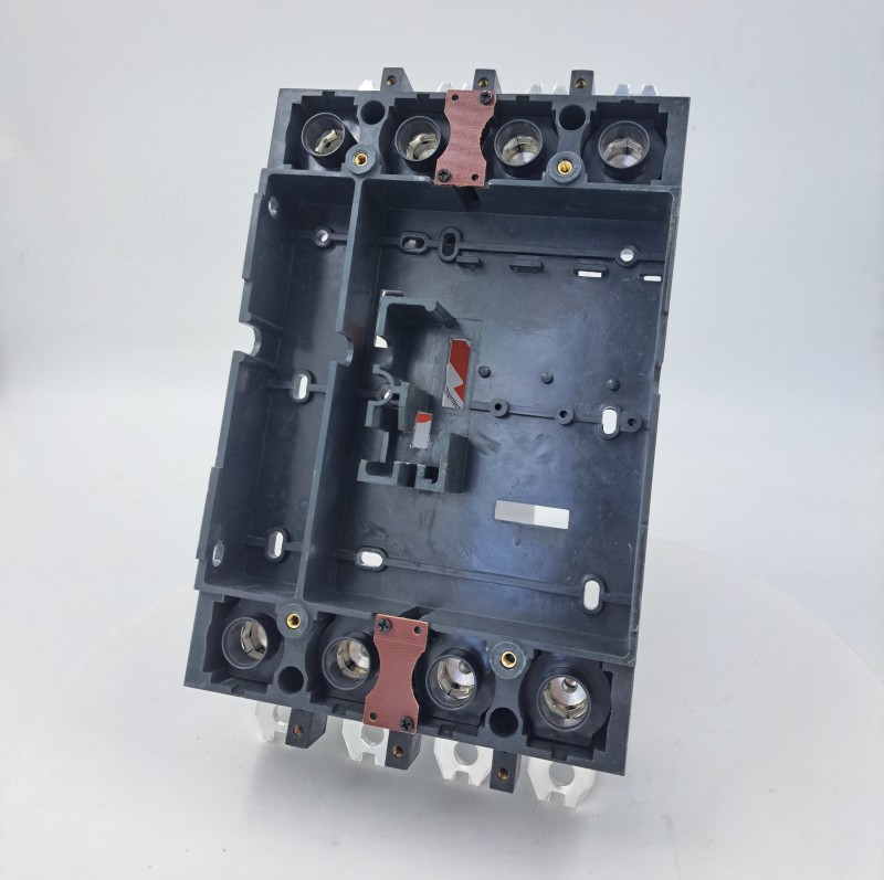 Втычное основание с передним присоединением YCM3 630 4P