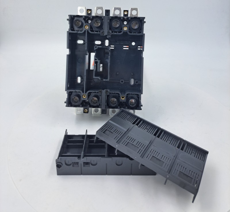 Втычное основание с передним присоединением YCM3 250 4P