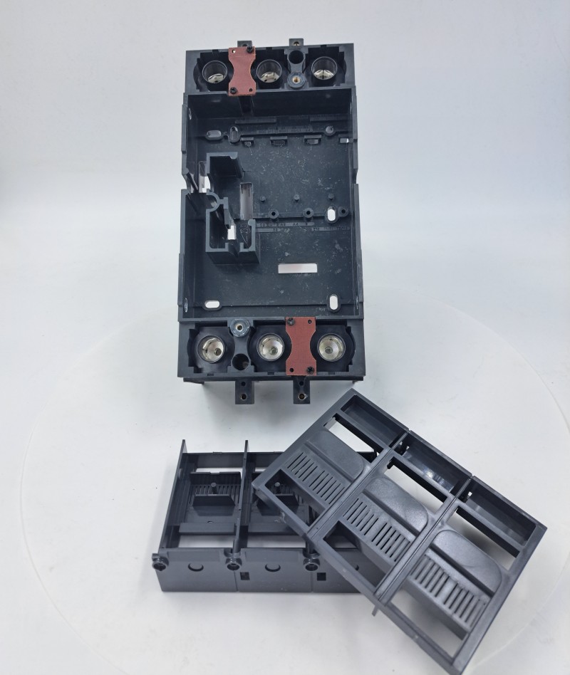 Втычное основание с присоединением сзади YCM3 400/<wbr>630 3P