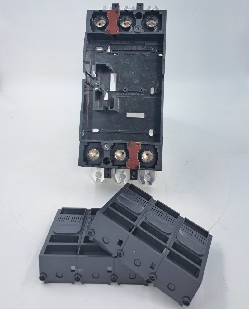 Втычное основание с передним присоединением YCM3 400/<wbr>630 3P