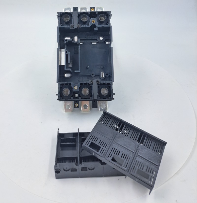 Втычное основание с передним присоединением YCM3 100/<wbr>160/<wbr>250 3P