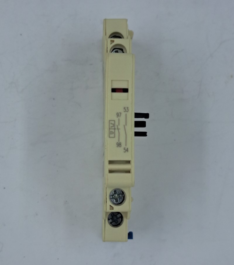 Аварийный контакт с дополнительным контактом YCP5-AD1010 (слева)