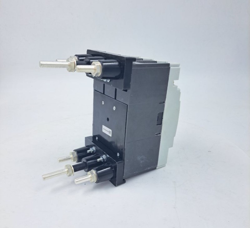 YCM1-125L 3P Комплект подключения с тыльной стороны