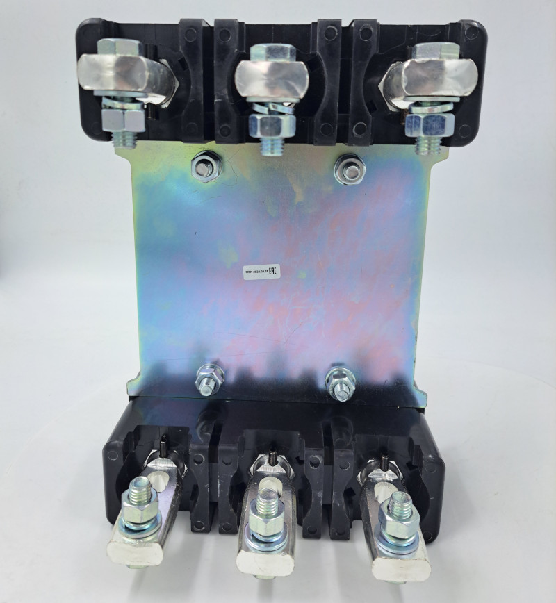 Втычное основание YCM8 800 3P с задними выводами